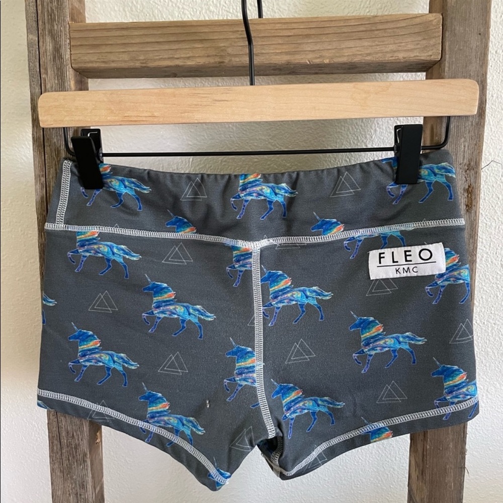 Fleo shorts//unicorn